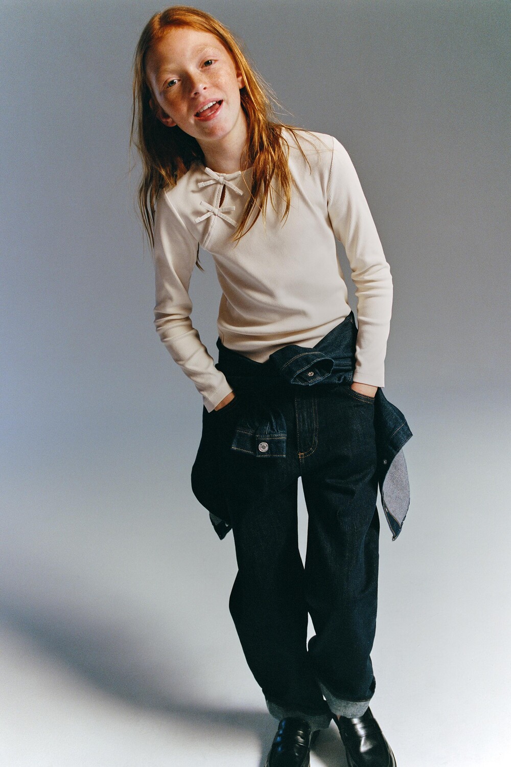 

Футболка в рубчик с бантиками ZARA, экрю