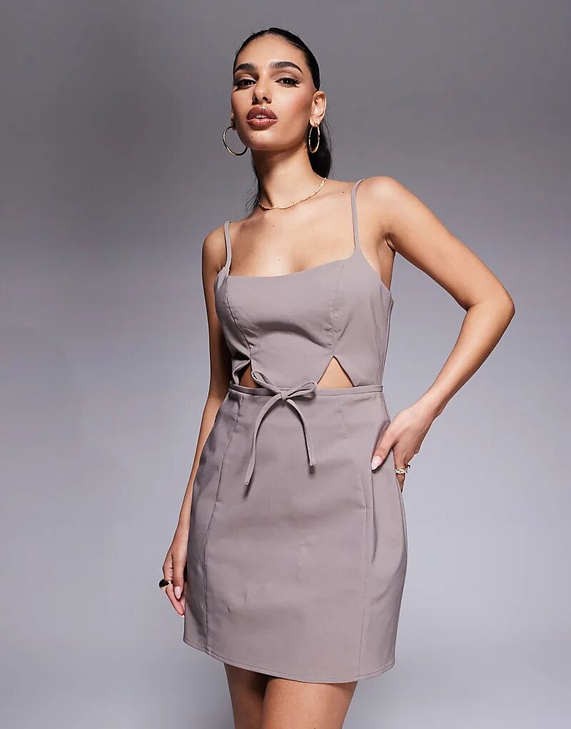 

Мини-платье ASOS DESIGN со структурированным вырезом и бантом цвета мокко