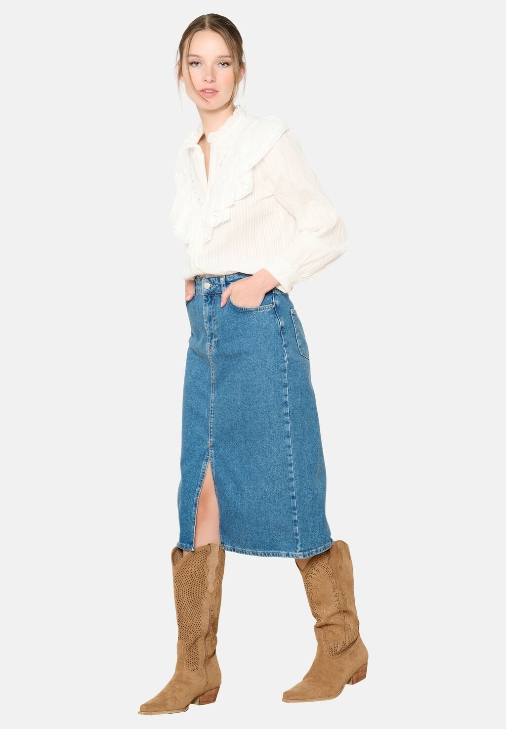 

Блузка на пуговицах WITH RUFFLES LolaLiza, кремовый