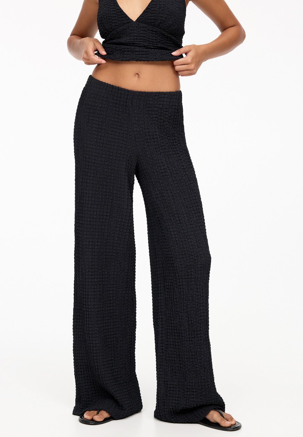

Брюки PULL&BEAR, черный