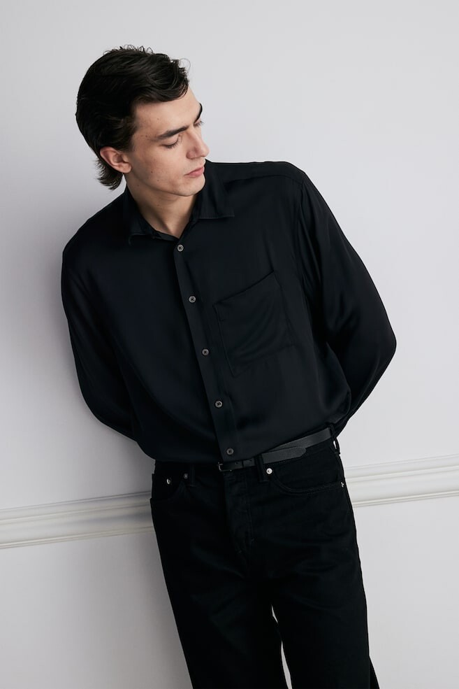 

Рубашка из атласа обычного кроя H&M, черный