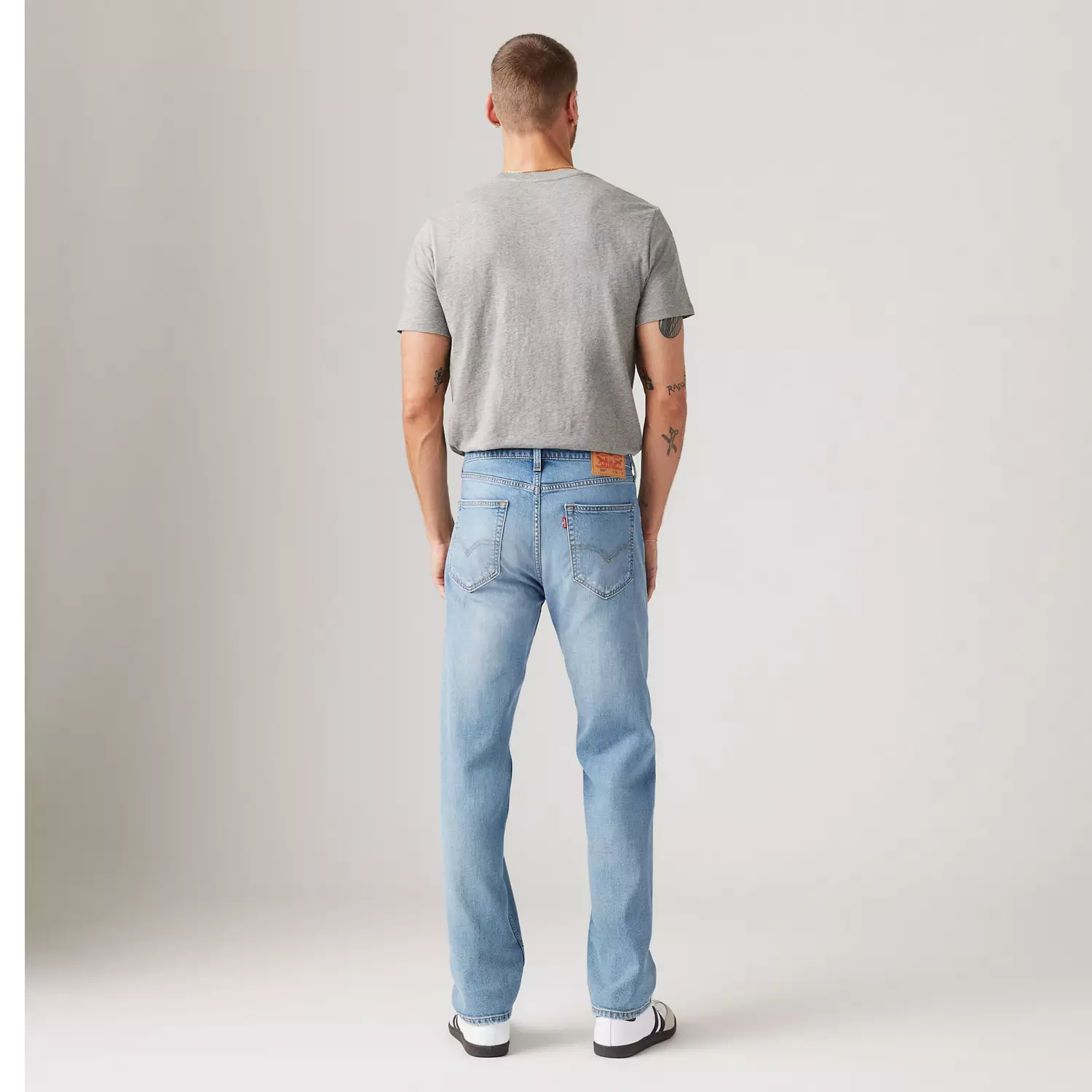 Мужские джинсы Levi's 505 Regular Fit, светло-голубой деним средней степени выцветания — фото 4