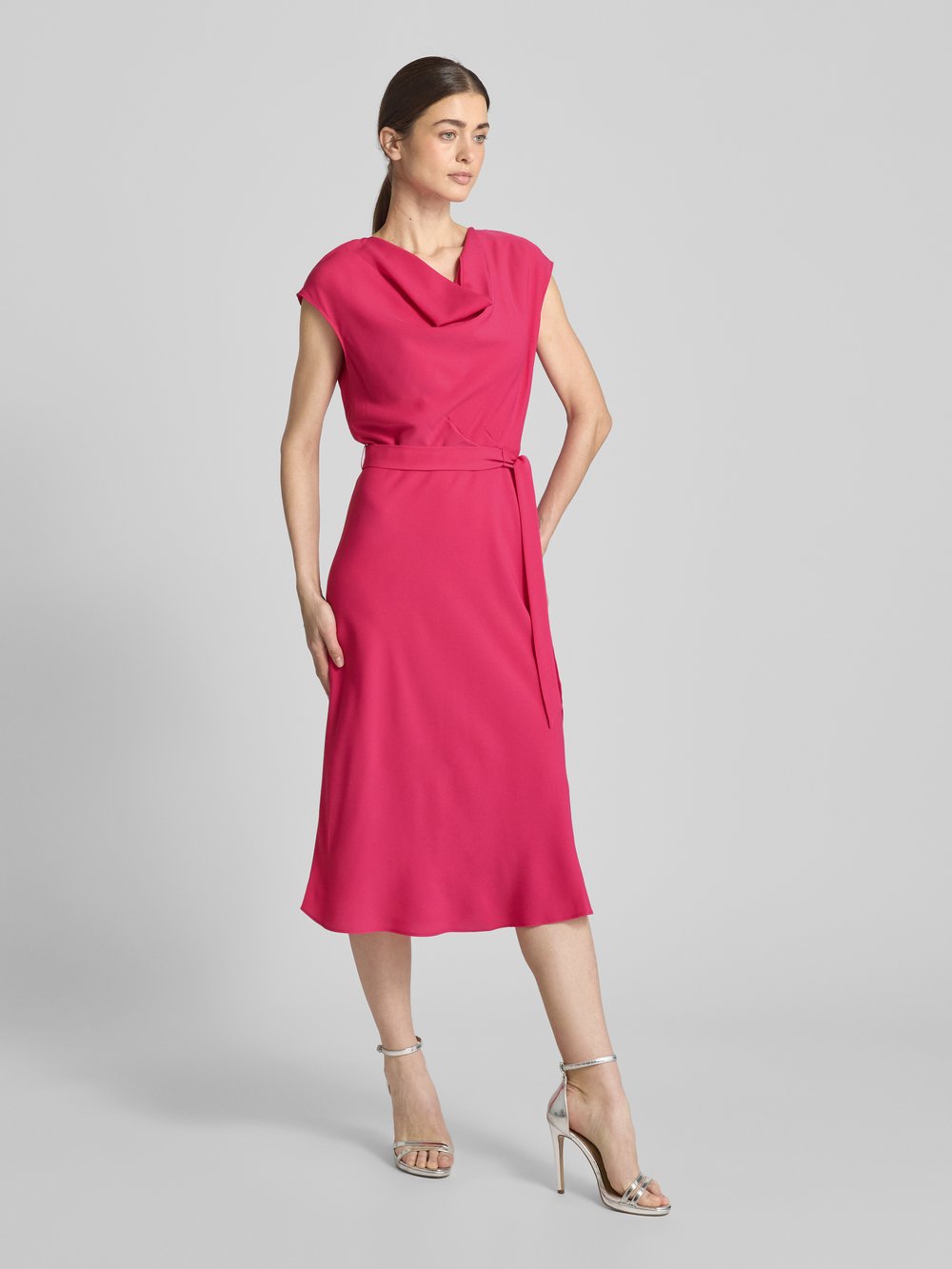 

Платье миди с водопадным вырезом DKNY, розовый