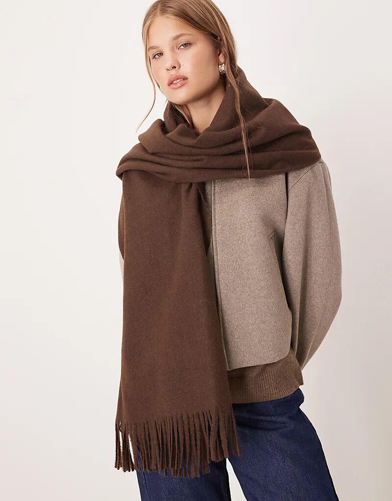 

Классический шарф Mango коричневого цвета