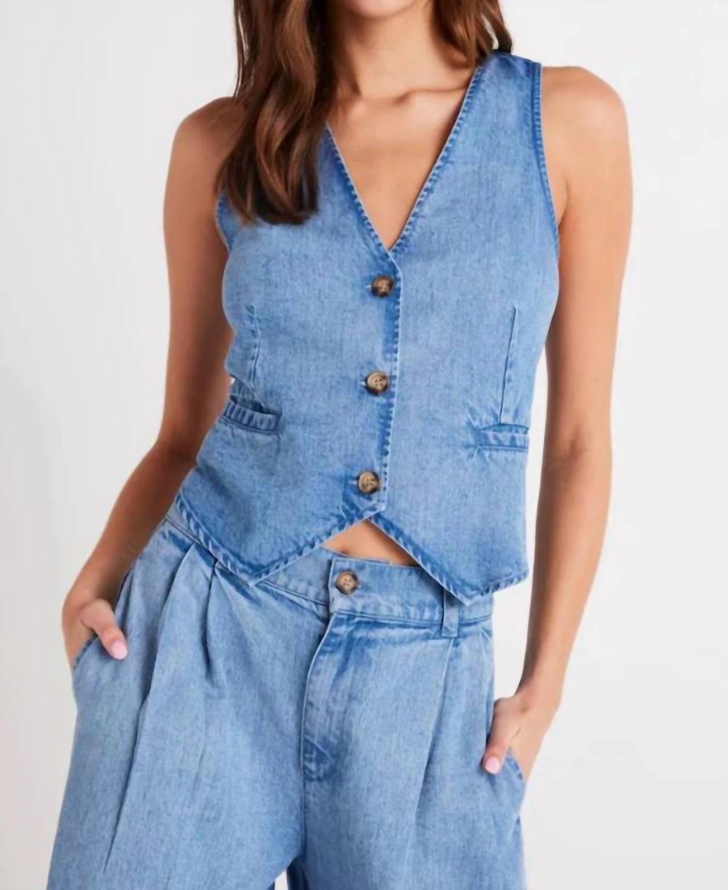 

Жилет с застежкой на спине цвета винтажного горизонта Bella Dahl, цвет vintage horizon wash