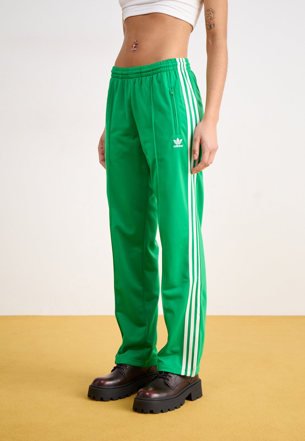 

Спортивные брюки FIREBIRD adidas Originals, зеленый