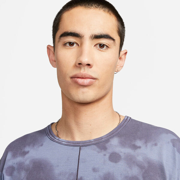 Футболка Nike Dri-FIT All-Over Print Short-Sleeve Yoga Top 'Purple', фиолетовый — фото 2