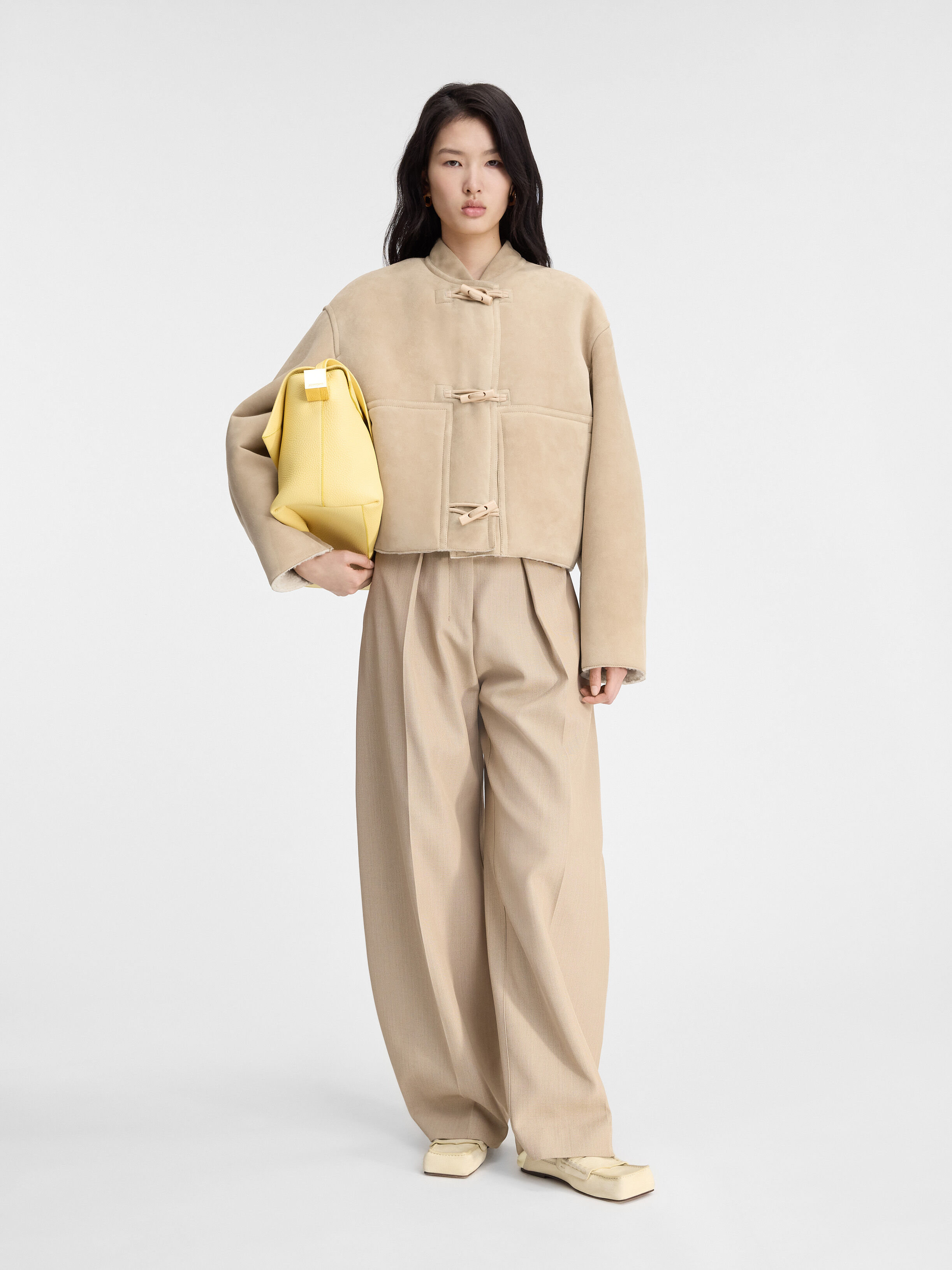 

Укороченная куртка из овчины JACQUEMUS The Telo jacket, светло-бежевый
