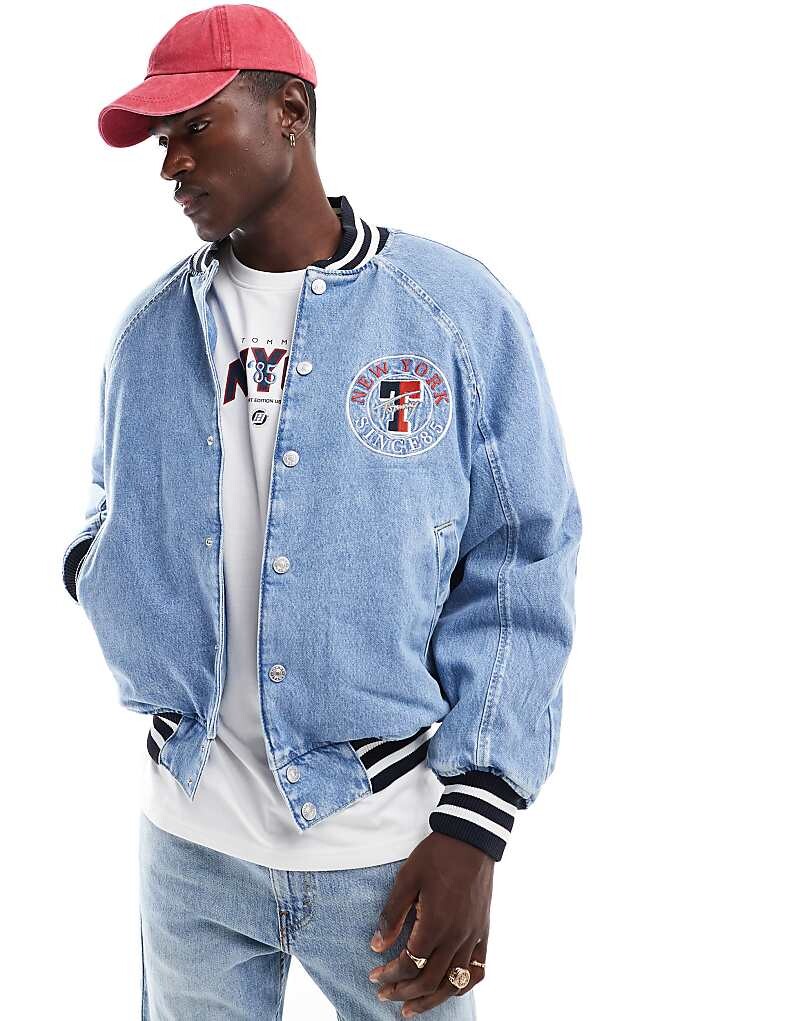 

Tommy Jeans – Letterman – легкая джинсовая куртка