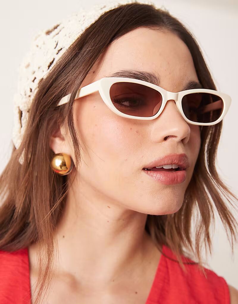 

Узкие солнцезащитные очки «кошачий глаз» ASOS DESIGN в блестящем белом цвете