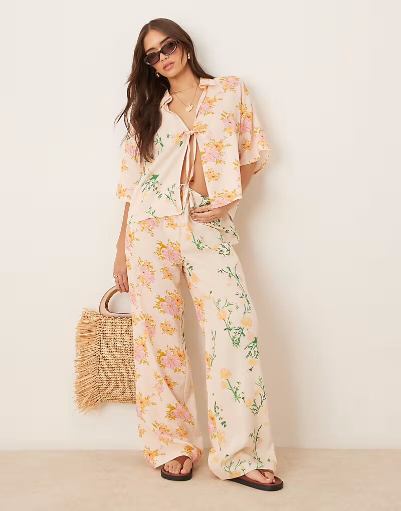 

Пляжные брюки Abi с разноцветным цветочным принтом Asos Design