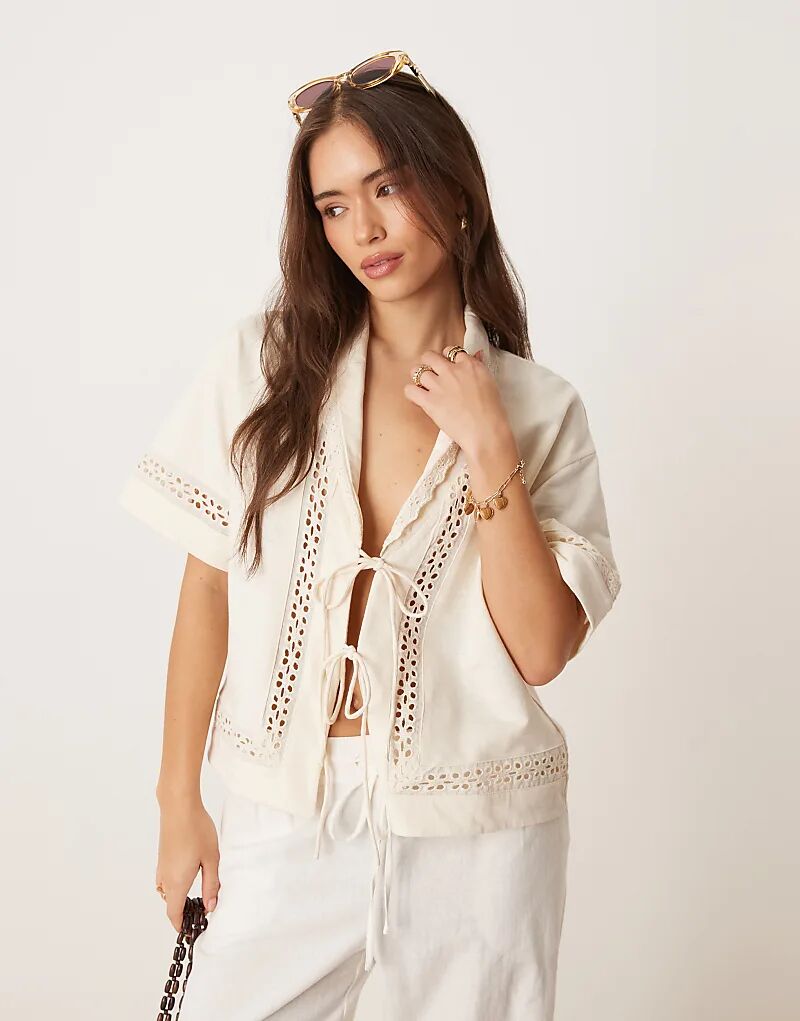 

Топ ASOS DESIGN кремового цвета с завязкой спереди, воротником и кружевной отделкой