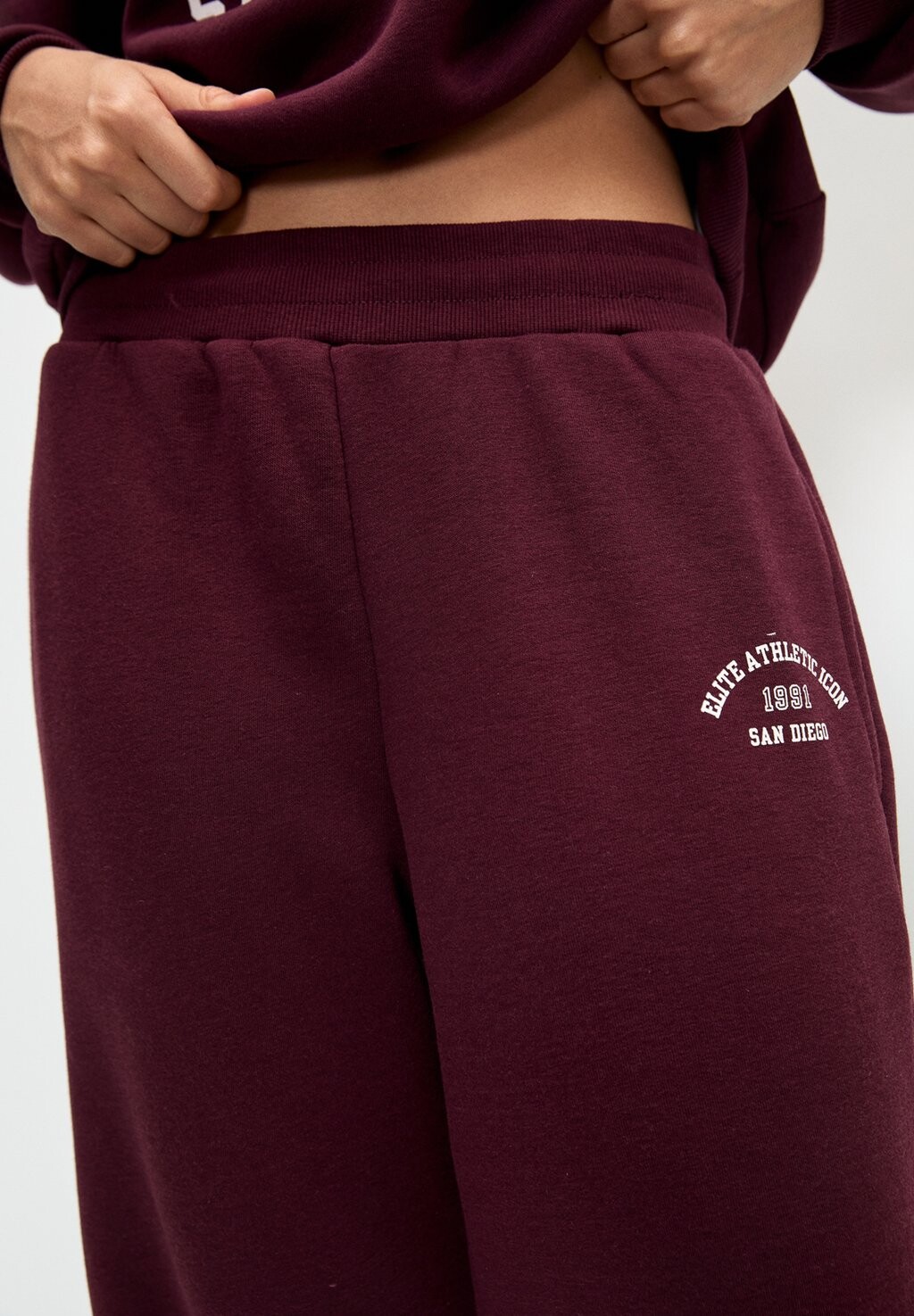 

Спортивные брюки NEW YORK PULL&BEAR, темно-красный