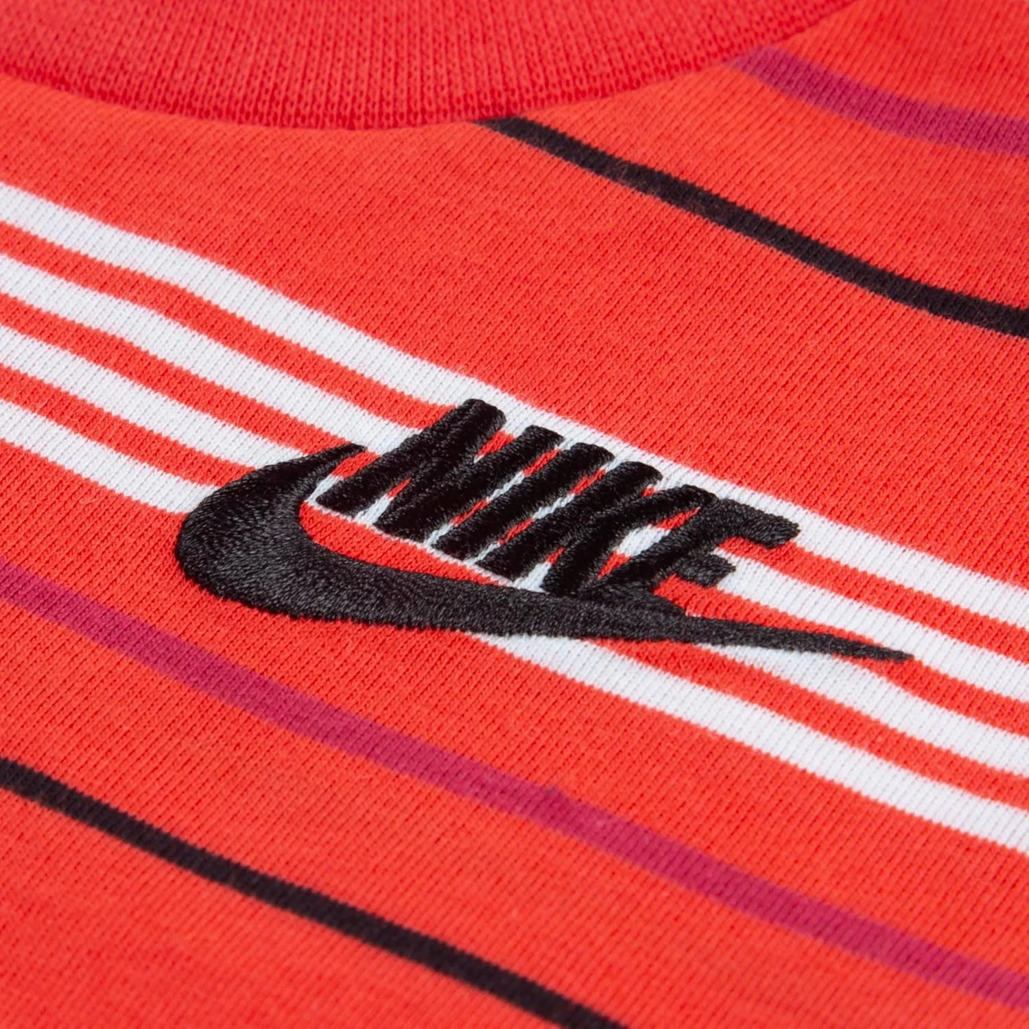 Комплект из футболки и шорт для мальчиков Nike Sportswear Club, Team Crimson — фото 3