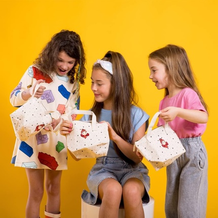 Набор для макияжа и маникюра Kids Bag of Wonders - безопасный и забавный подарок. Miss Nella — фото 2