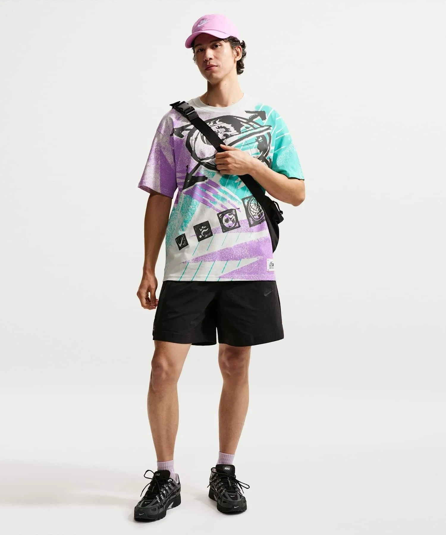 Мужская футболка Nike Sportswear с принтом Spruce Aura зелёная — фото 4