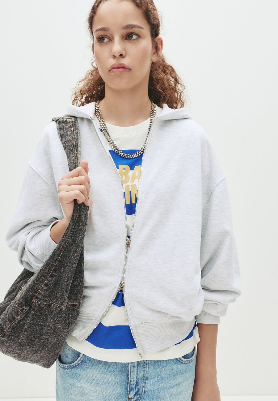 

Толстовка PULL&BEAR Zip-up sweatshirt, Light Grey