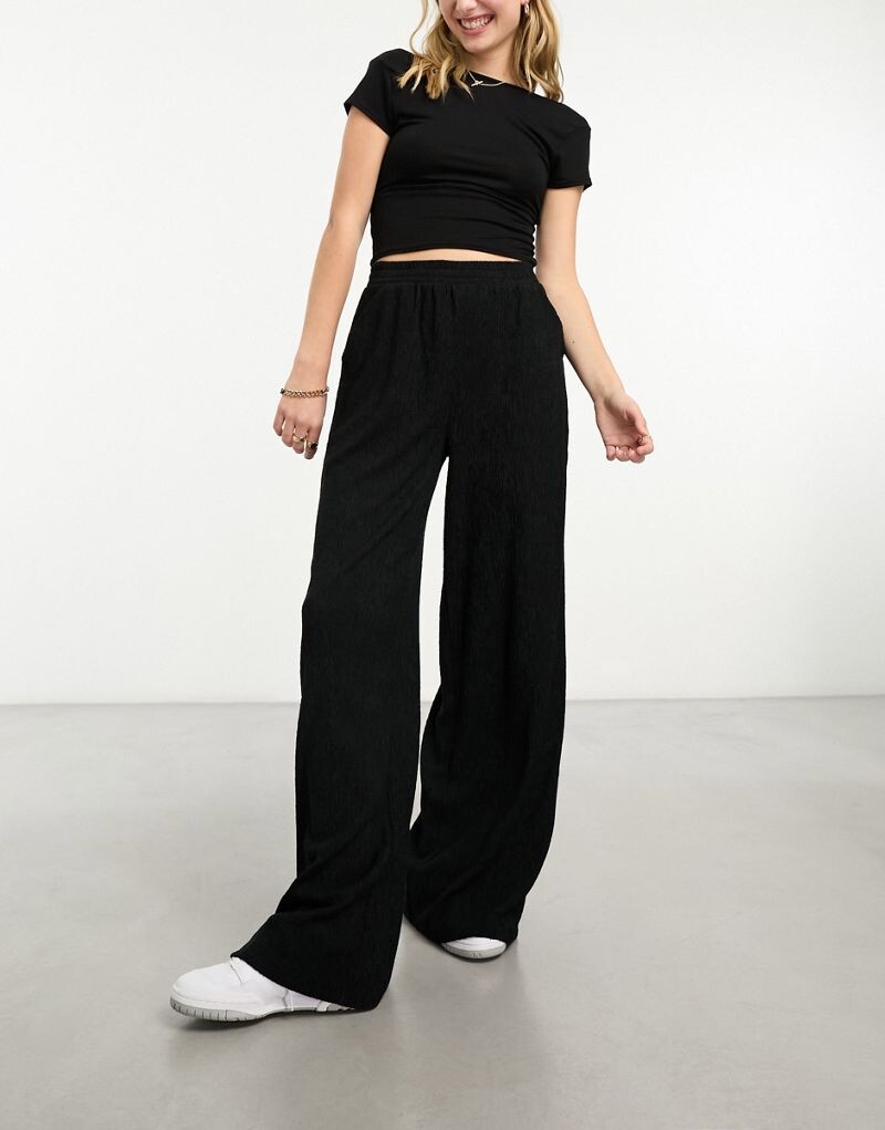 

Черные фактурные широкие брюки без застежек ASOS DESIGN