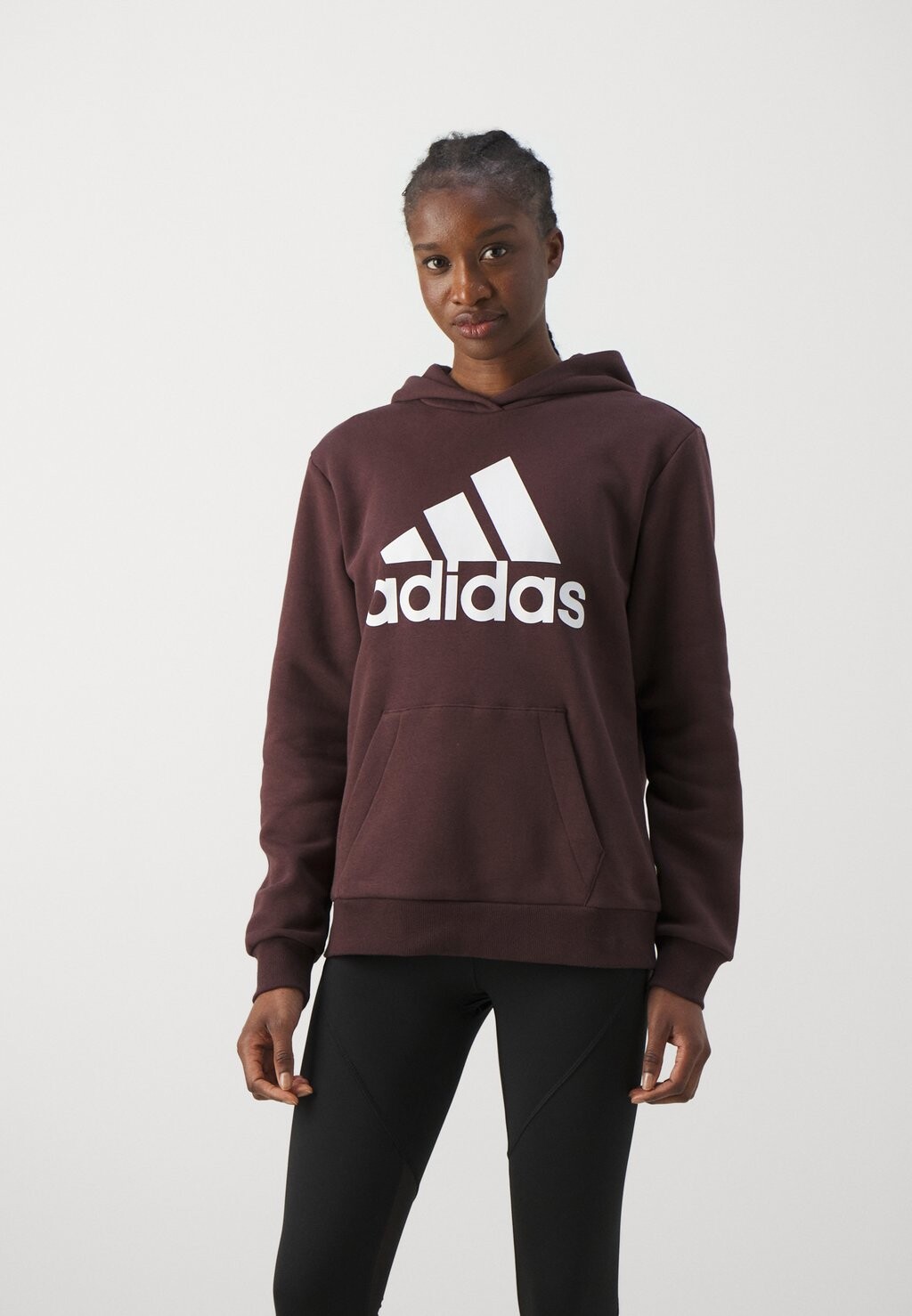 

Худи Essentials Boyfriend adidas Sportswear, темно-коричневый