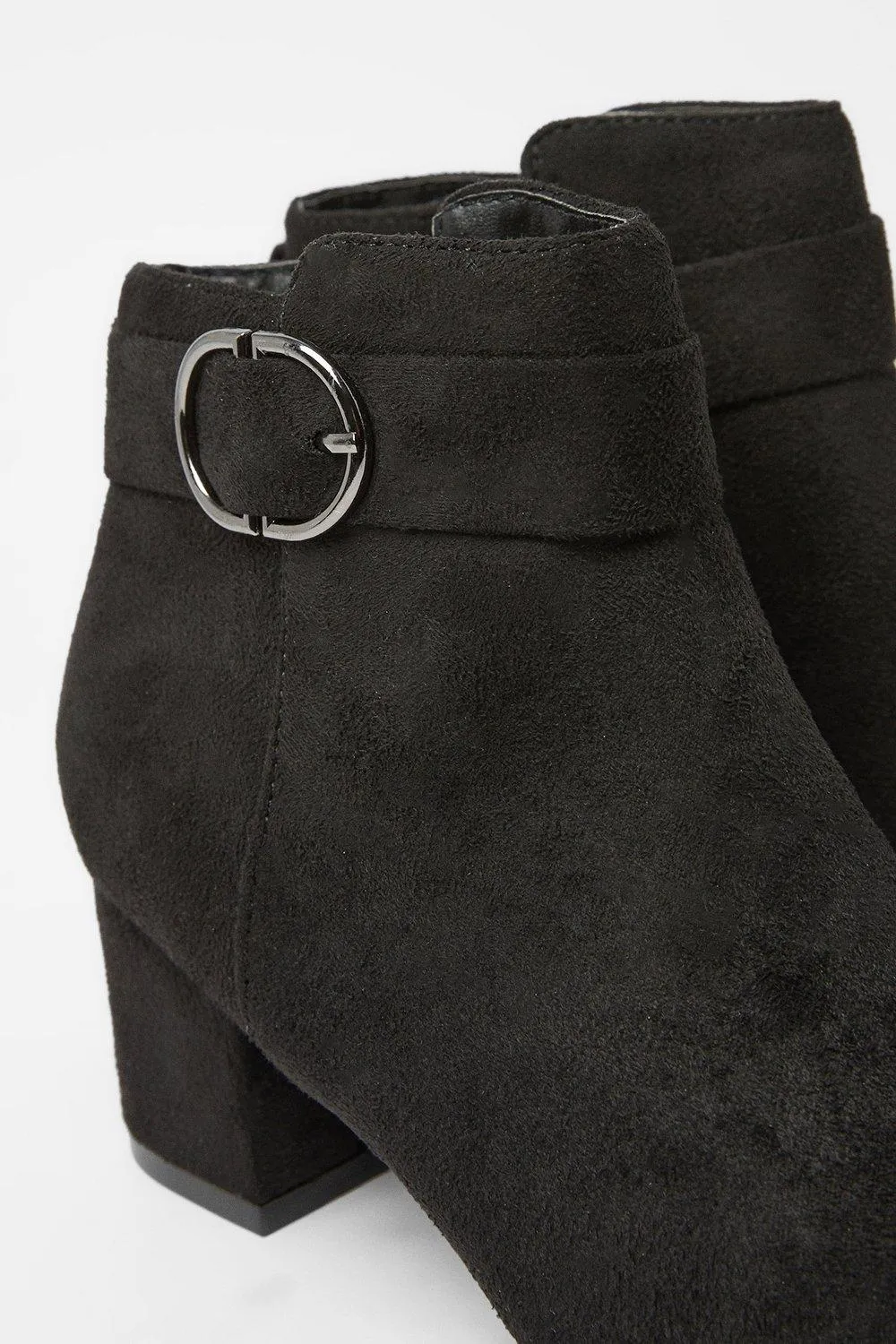 Хорошо для подошвы: широкие ботильоны Mariya с пряжками Dorothy Perkins, черный — фото 4