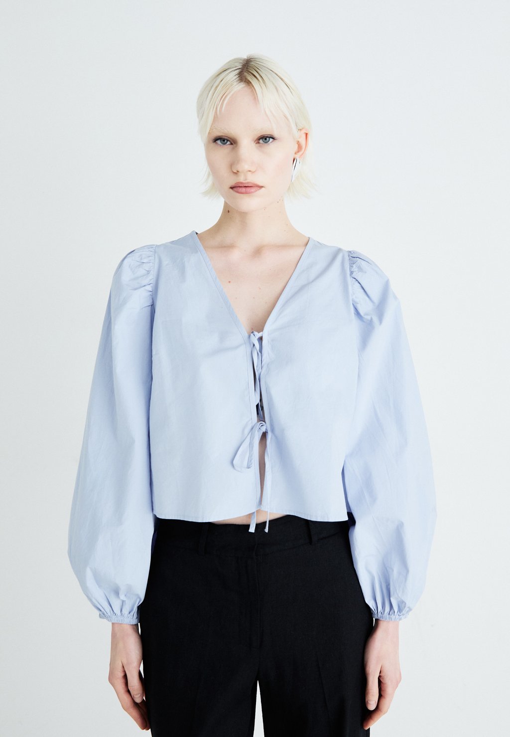 

Блуза TIE BLOUSE Gina Tricot, синий