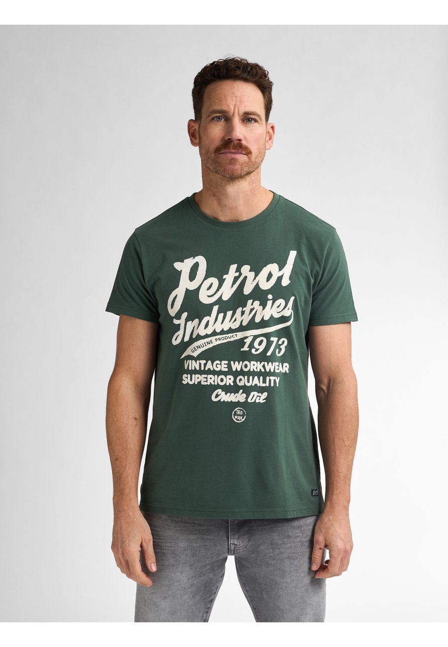 

Футболка Petrol Industries Artwork T-shirt Workwear , Night Green/Green, Зеленый, Футболка Petrol Industries Artwork T-shirt Workwear , Night Green/Green
