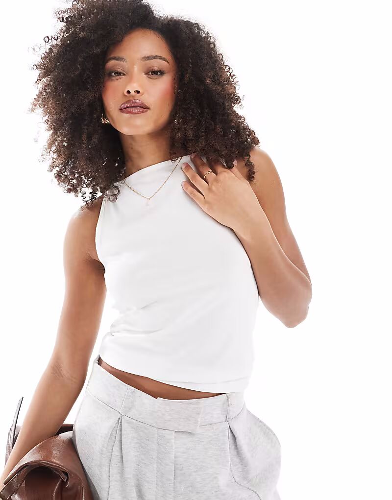 

Топ ASOS DESIGN с высоким воротом белого цвета