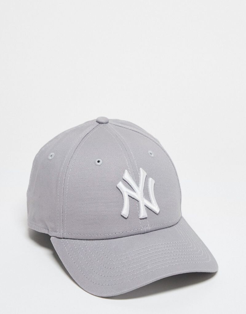 

Серая кепка New Era 9forty NY Yankees