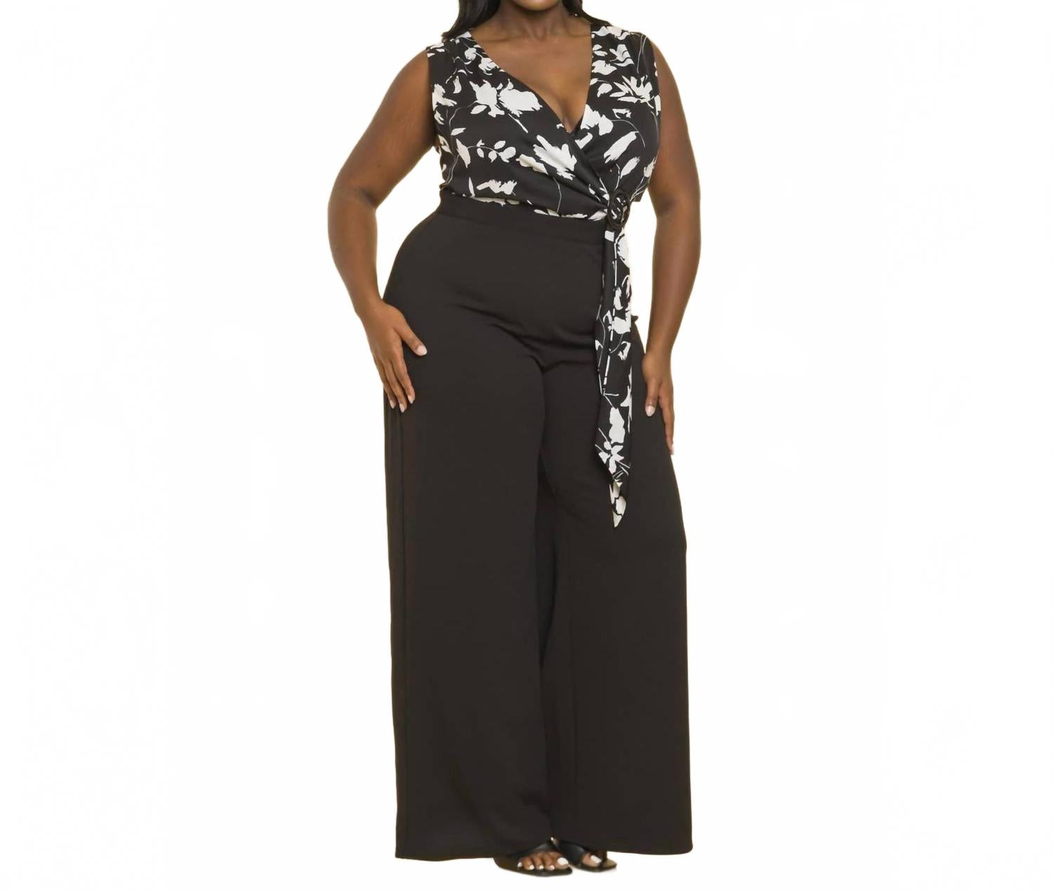 

Приталенный комбинезон с принтом и цельнокроеными брюками без рукавов в черном цвете THE SANG