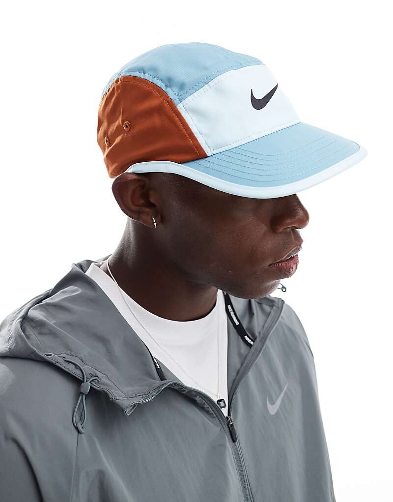 

Nike Training – Fly – Голубая бейсболка