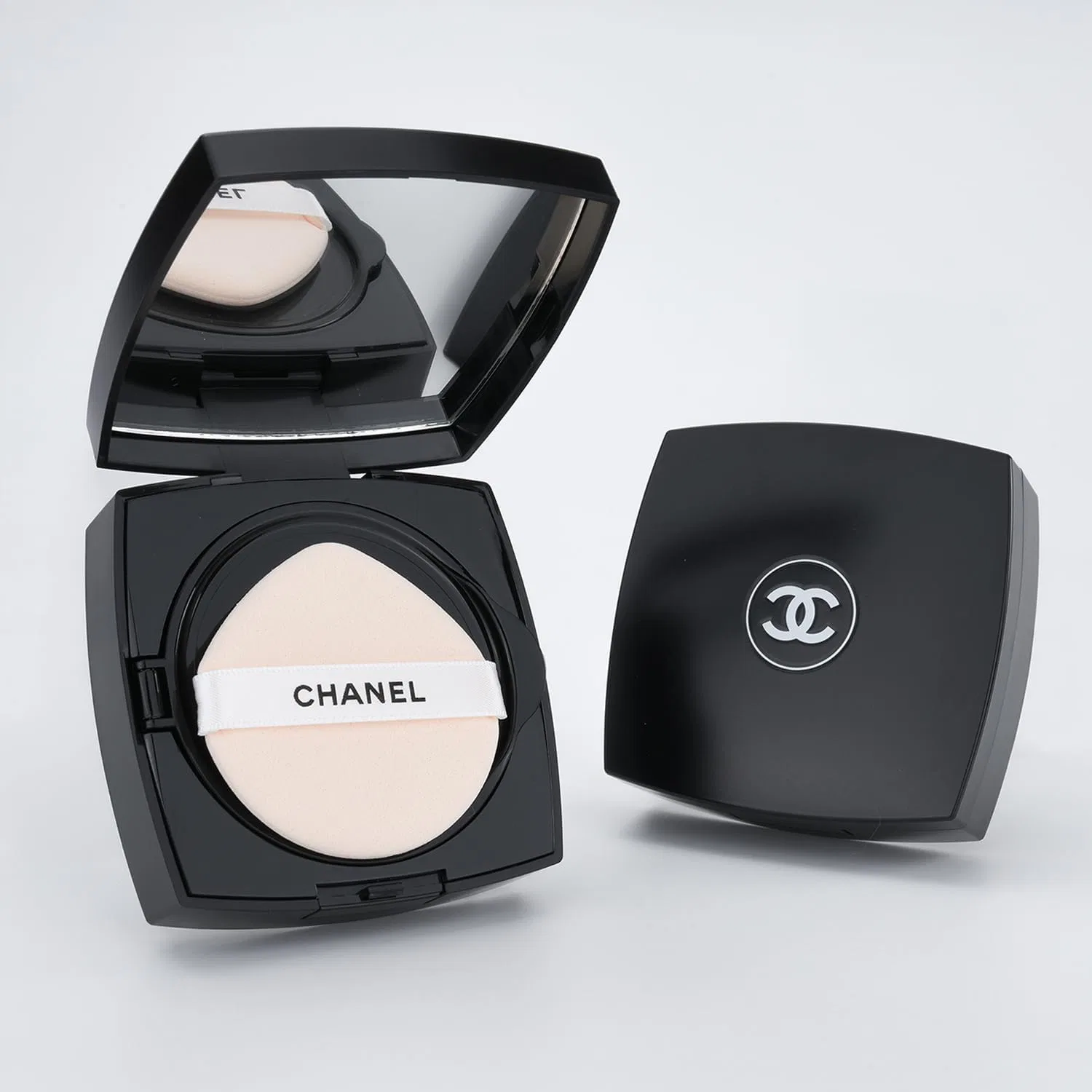 Тональная основа cushion Chanel Ultra Tan N, 12 г, #BD01 — фото 2