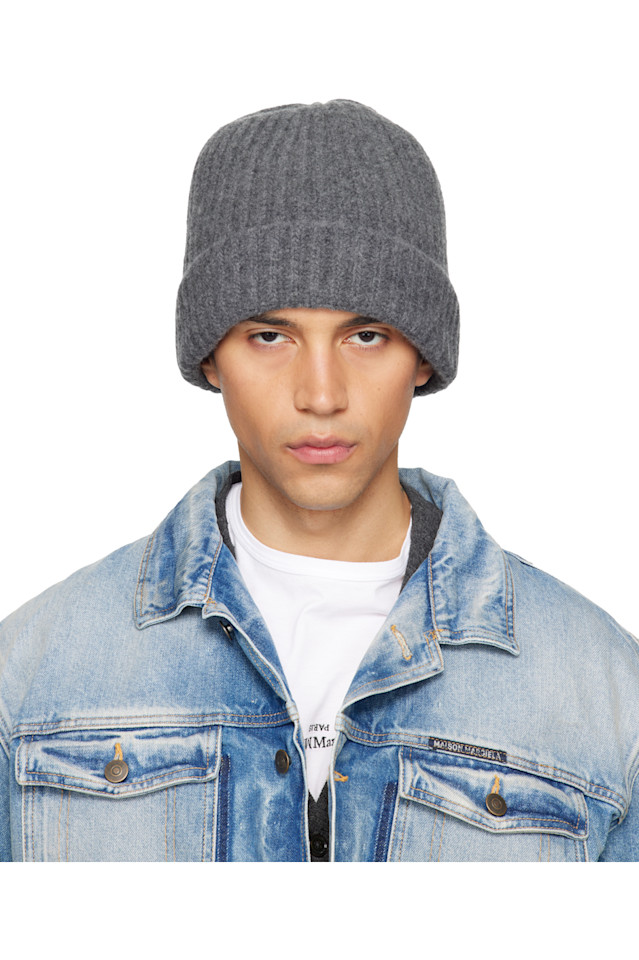

Maison Margiela Серая ребристая шапка-бини