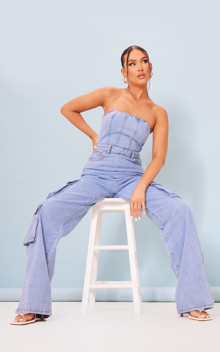 

PrettyLittleThing Голубой джинсовый комбинезон-бандо с карманами-карго и карманами-карго