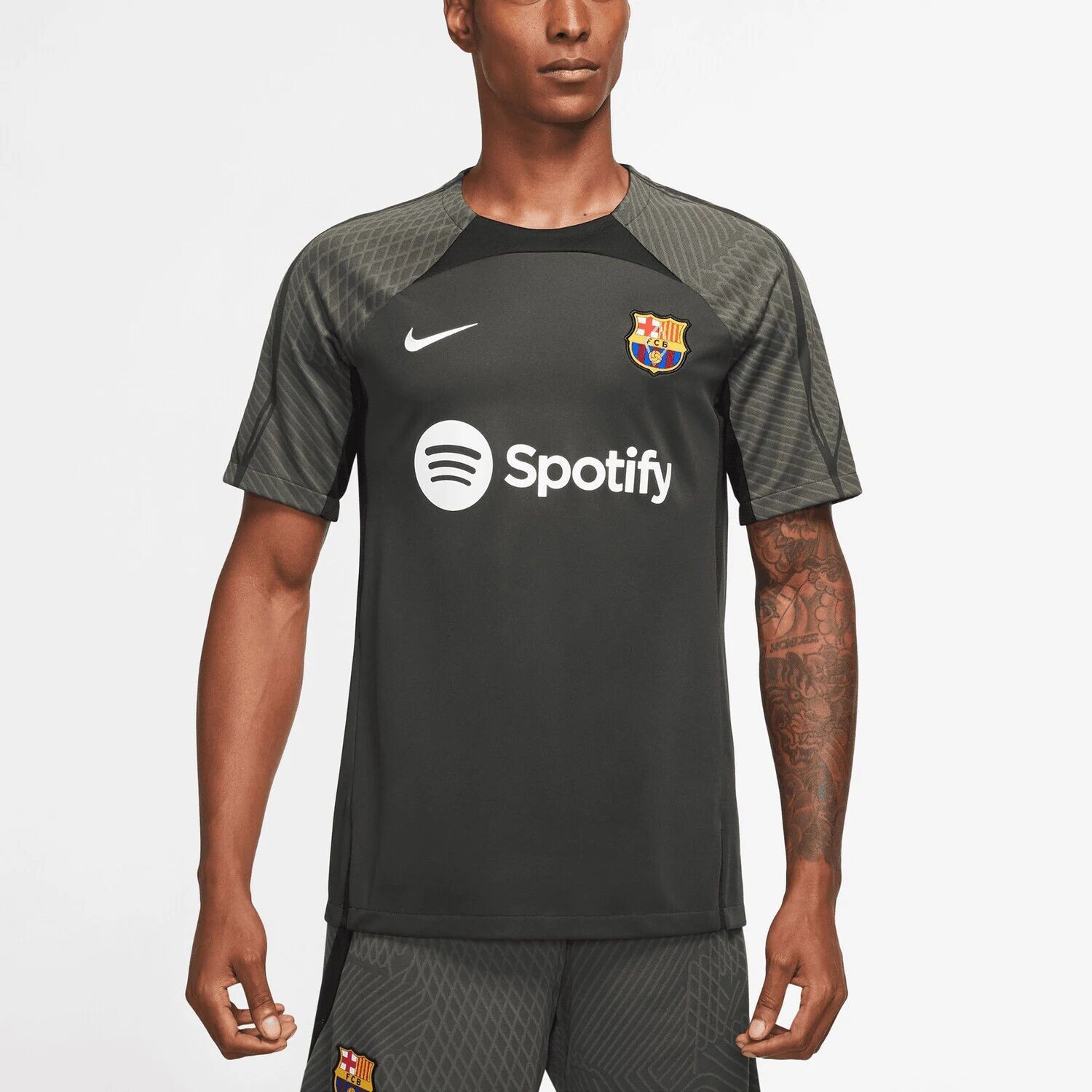 

Мужской оливковый топ Strike реглан Barcelona 2023/24 Performance Nike, Зеленый, Мужской оливковый топ Strike реглан Barcelona 2023/24 Performance Nike