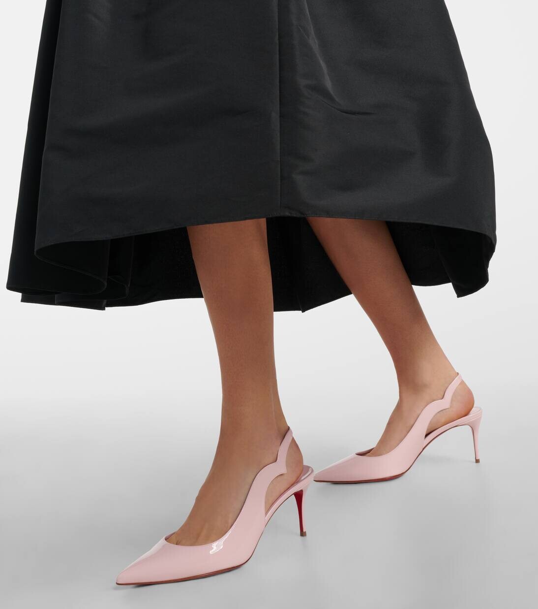 Туфли-лодочки Hot Chick Sling 70 из кожи с открытой пяткой Christian Louboutin, цвет poupee/lin poupee — фото 4