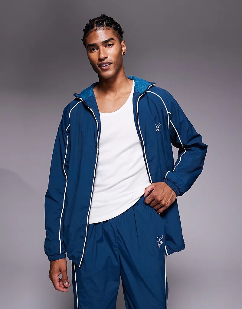 

Нейлоновая спортивная куртка Liquor N Poker с логотипом и кантом темно-синего цвета — часть комплекта