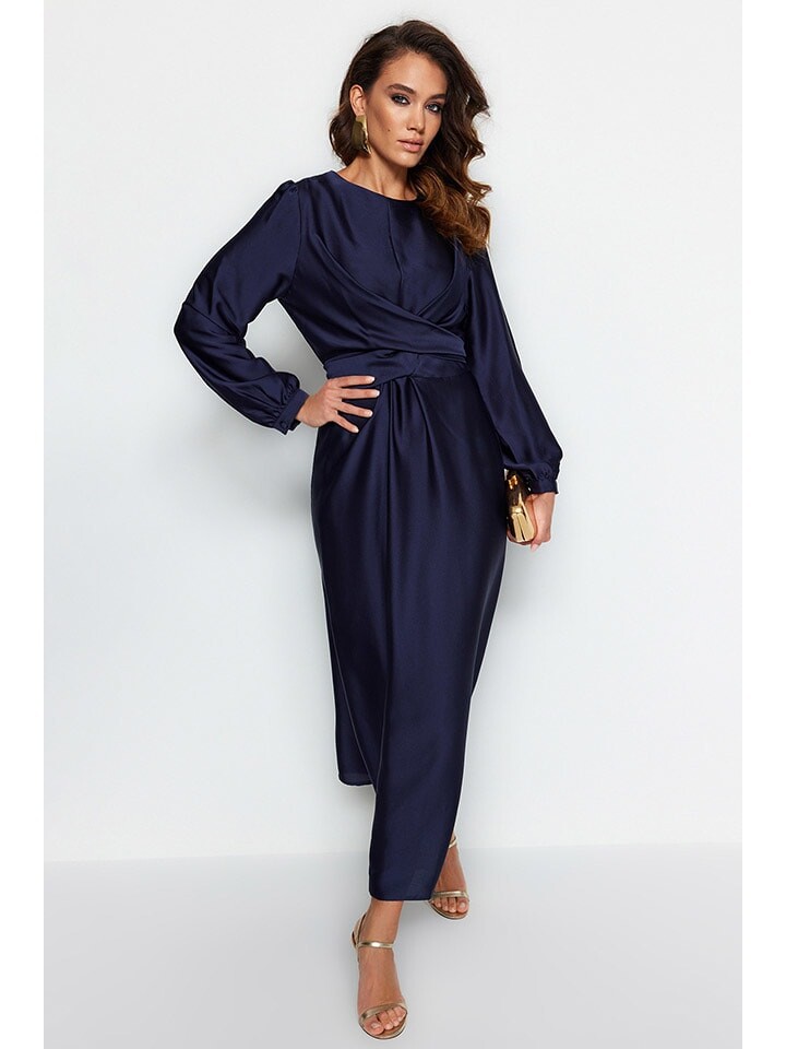 

Длинное платье trendyol, темно-синий