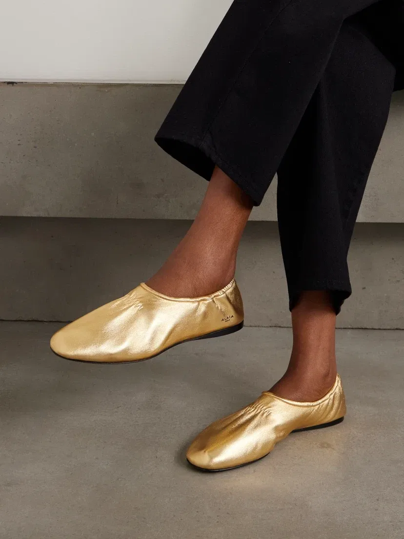 Балетки из металлизированной кожи Alaïa, золотой — фото 2