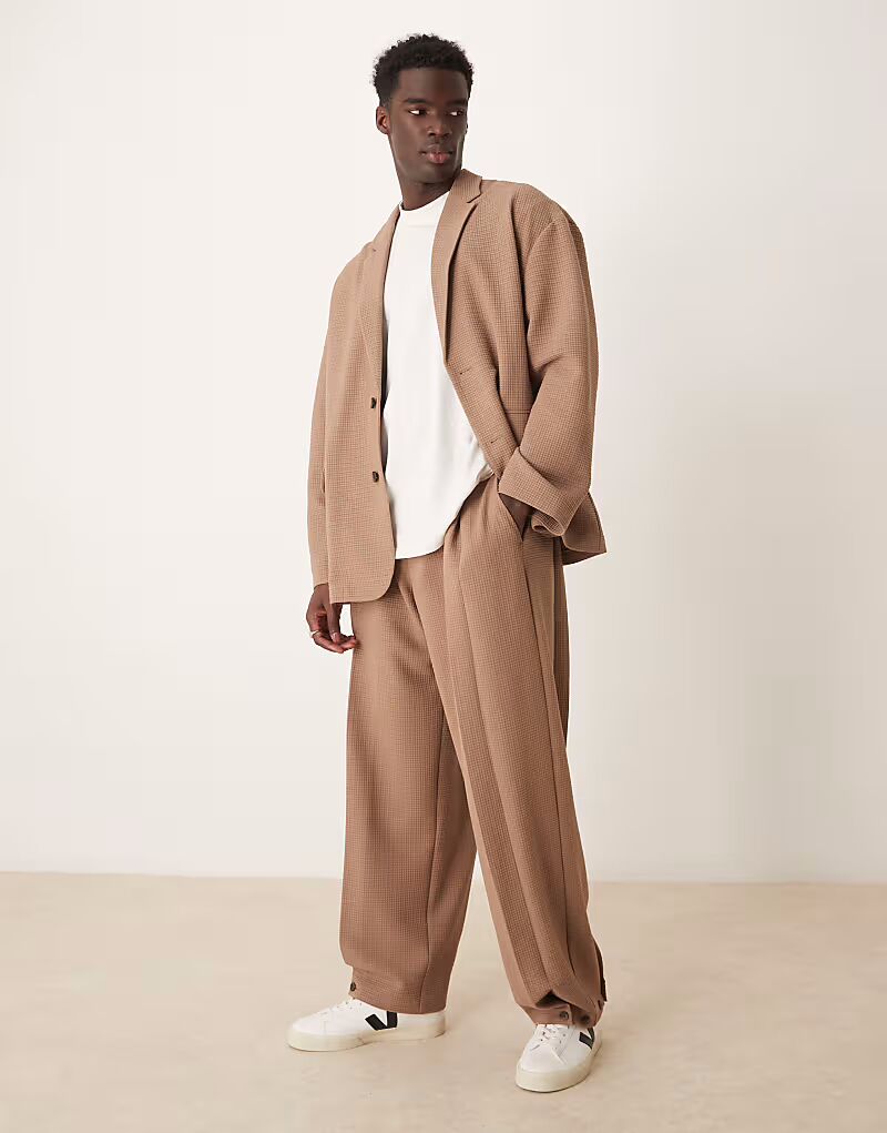 

Мягкие широкие брюки из коричневого сирсакера Asos Design