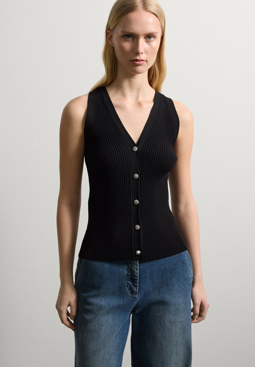 

Жилет WITH BUTTONS Stefanel, черный