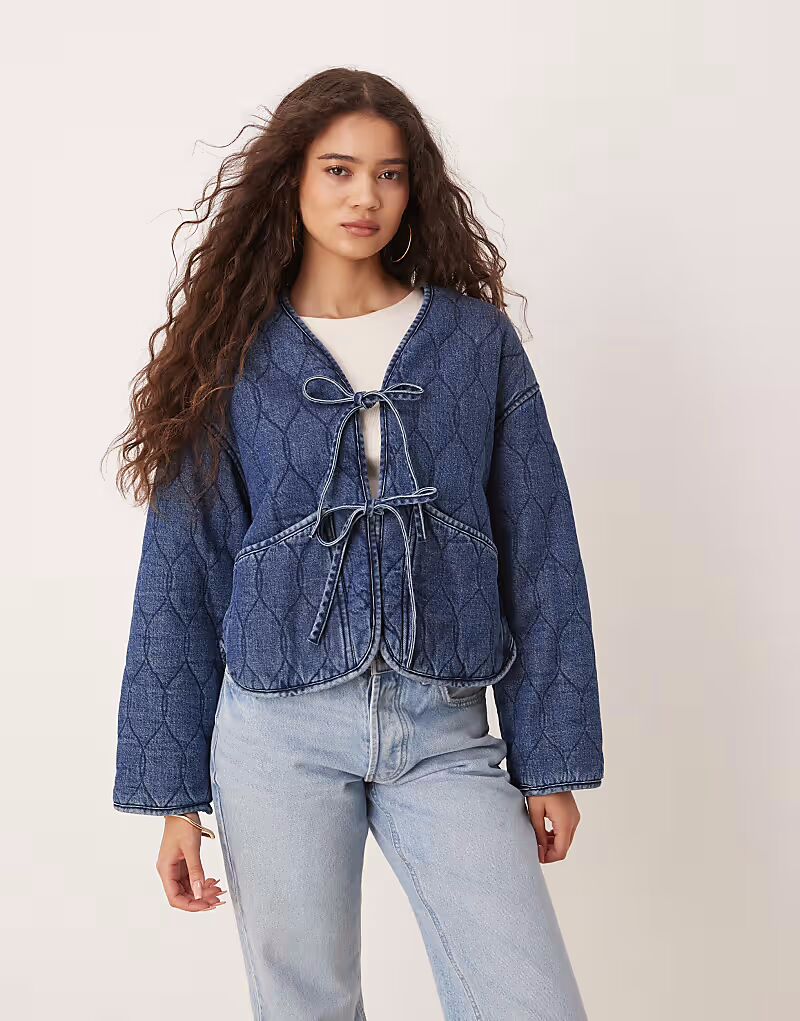 

Стеганая куртка из денима ASOS DESIGN с принтом синей банданы