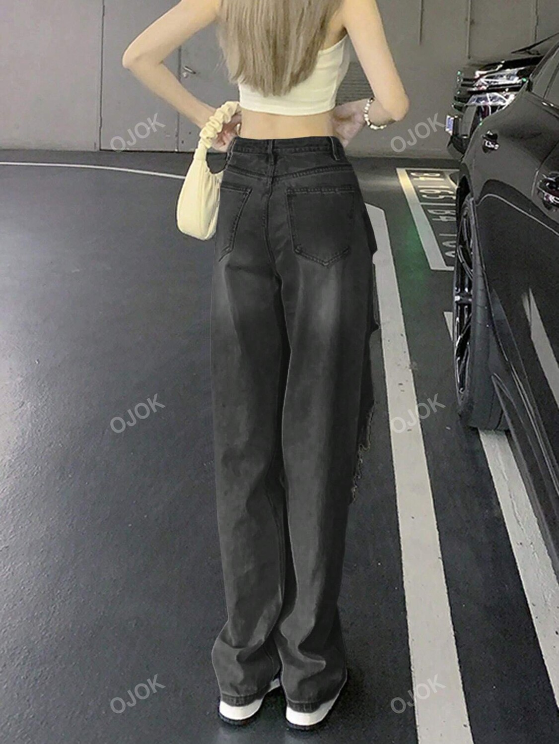 

Прямые ноги, джинсы с завышенной талией, старый стиль одежды, застиранные джинсы, серый