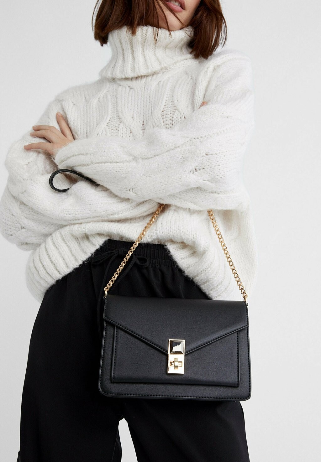 

Сумка через плечо Stradivarius, цвет black
