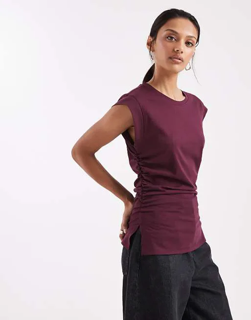 

Бордовая майка с острыми плечами и корсетом ASOS DESIGN