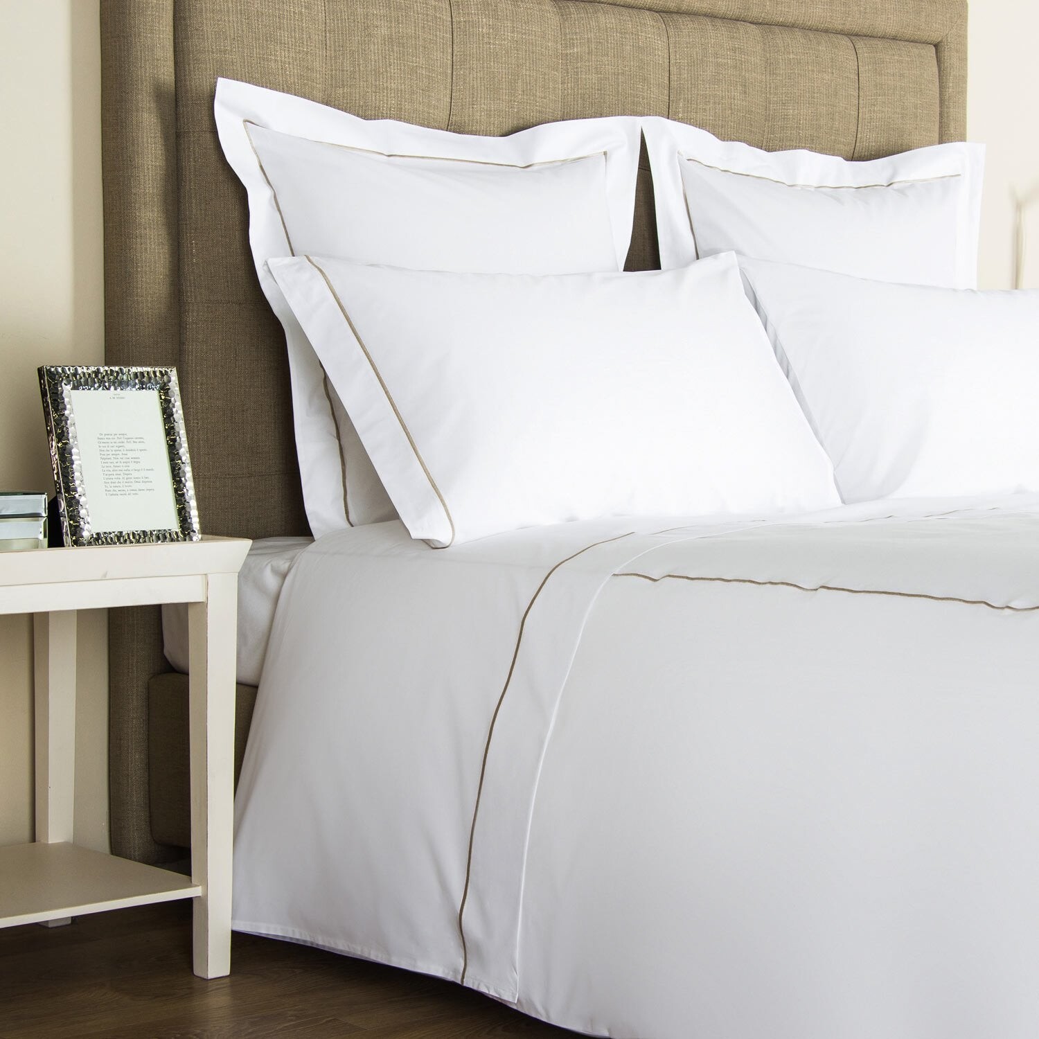

Набор простыней Frette One с бурдоном, цвет White/Khaki