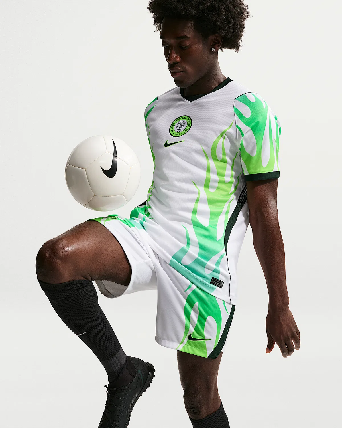 Мужские футбольные шорты Nike Dri-FIT Replica Nigeria 2026 Stadium Away, White/Black — фото 4