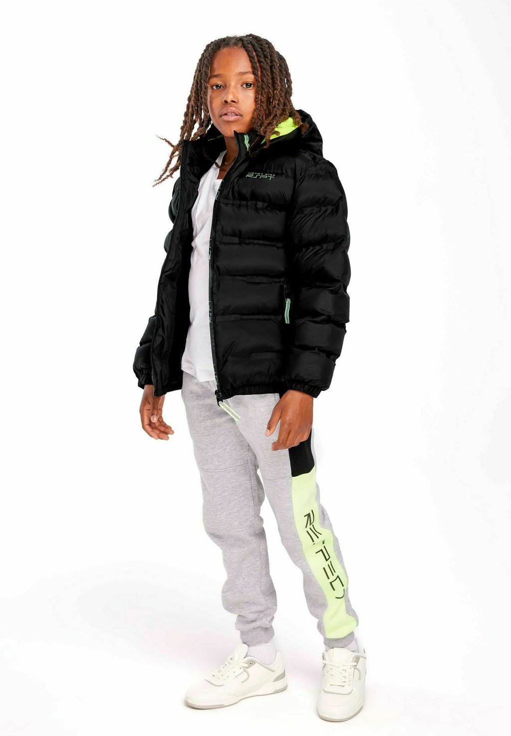 

Легкая куртка HOODED PUFFER MINOTI, цвет black neon yellow