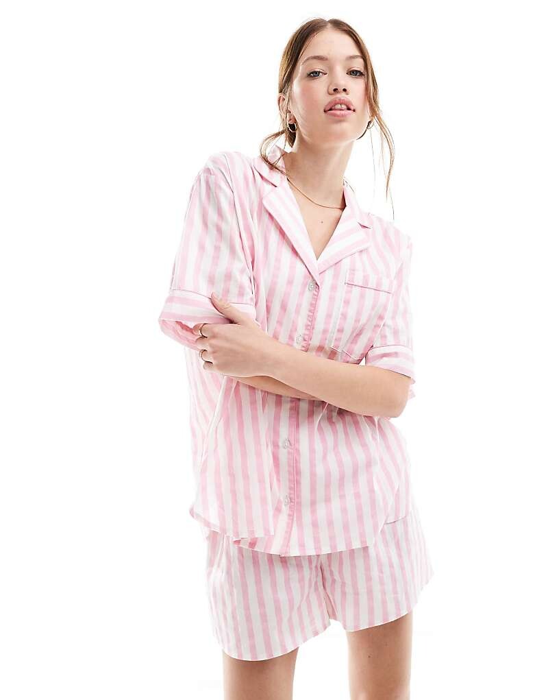 

ASOS DESIGN – Тканая пижама в розовую полоску, состоящая из рубашки с короткими рукавами и шорт-боксеров