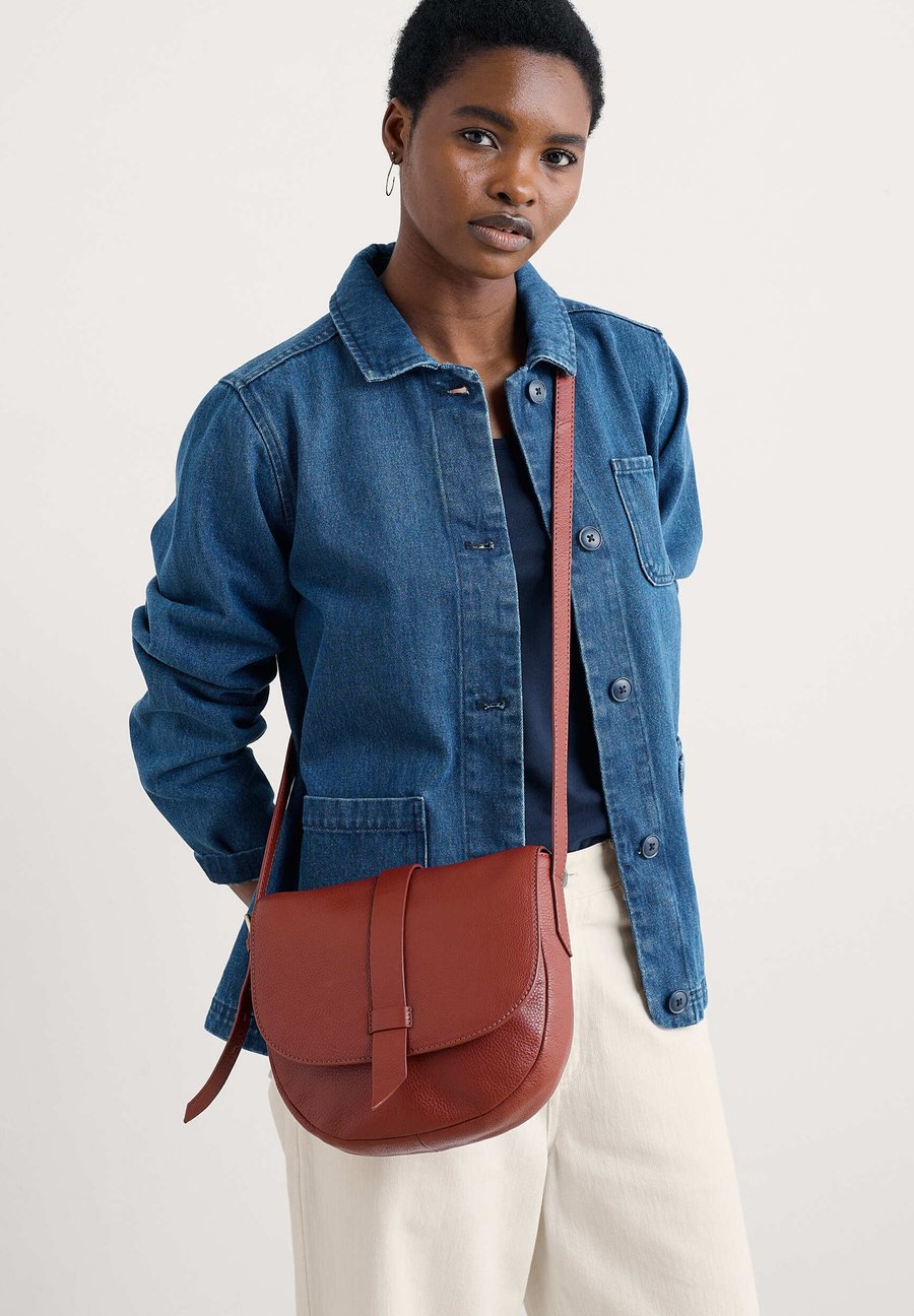 

Сумка кросс-боди Seasalt Cornwall Cross body bag, Brown - Rich Tan/Brown