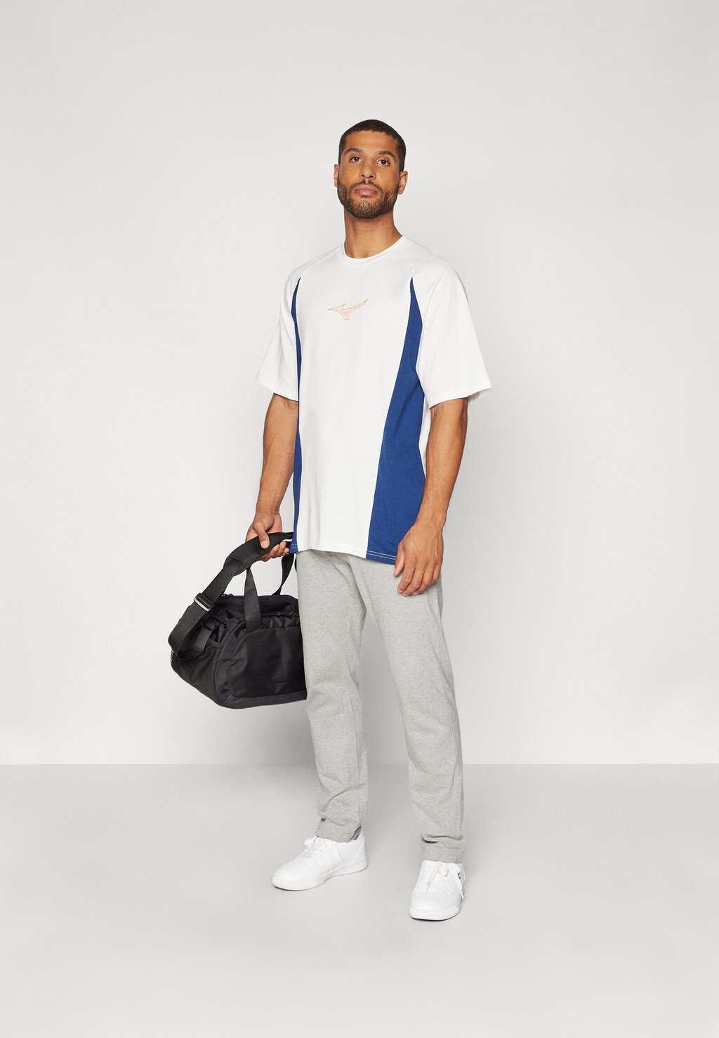 

Футболка с принтом ATHLETICS OVERSIZE TEE Mizuno, молочный